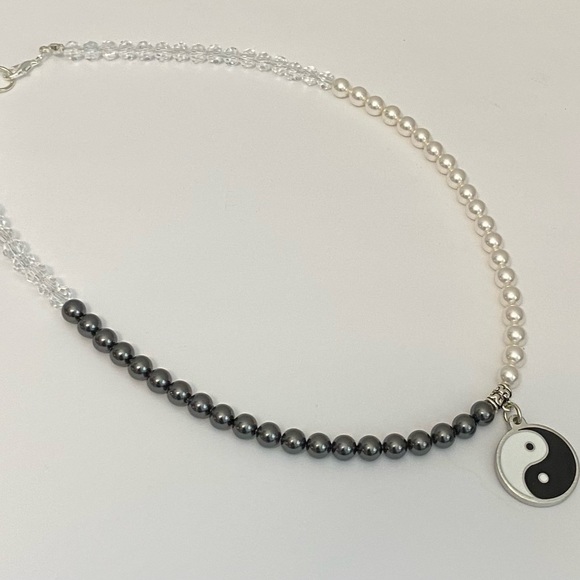 NEW Swarovski crystal pearls and crystal necklace with Yin Yang charm - Picture 3 of 4